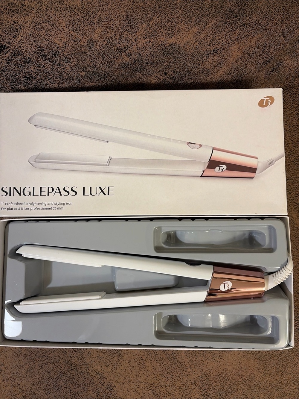 T3 SinglePass Luxe Professional Straightening Flat Iron - White (76505)